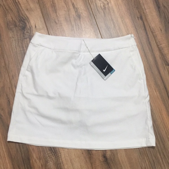 Nike Pants - NWT Nike golf white skort Sz 6 perfect for spring!